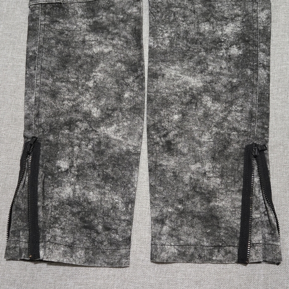 ALICE + OLIVIA Black Gray Acid Wash Cargo Pants - Picture 8 of 16